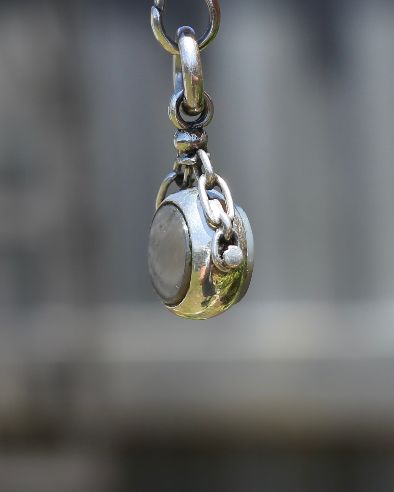 Vintique Spinner Fob with Chain Detail and Agate Faces, 5.4g