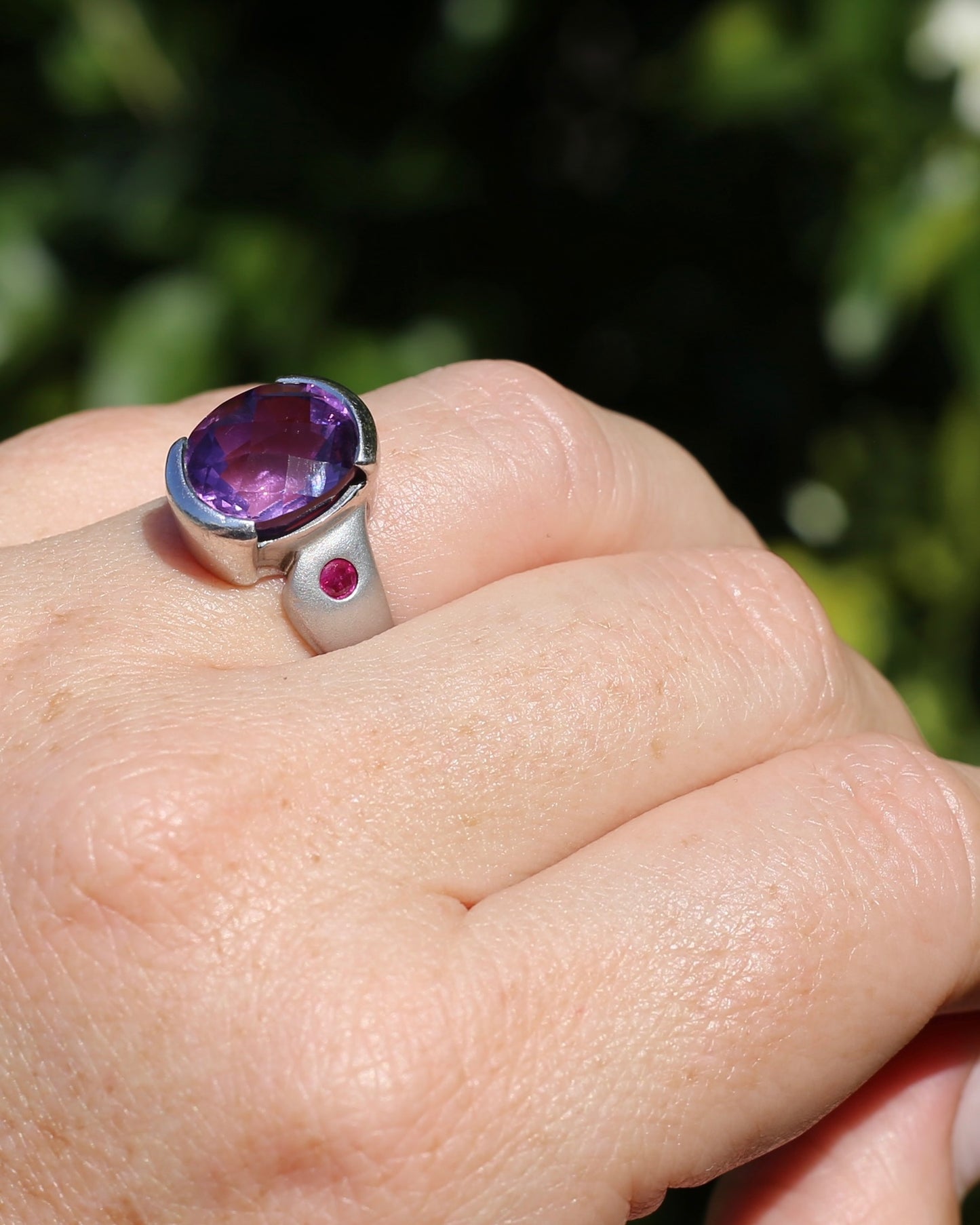 Harlequin Cut Oval Amethyst and Ruby Ring with Brushed Finish and Gold Plating Detail, 9.1g, size P1/2 or 8