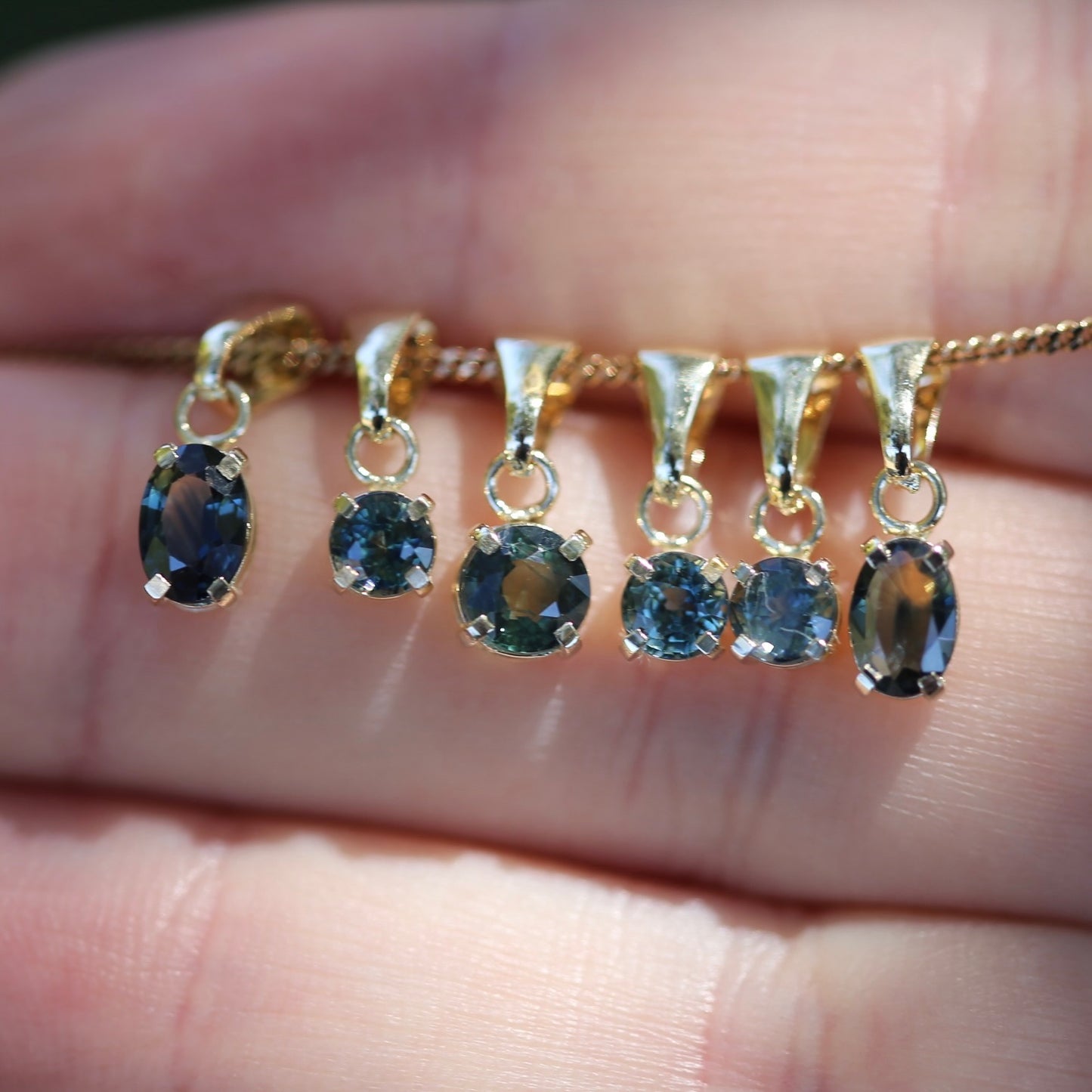 Parti pendants, 4 claw, 9ct yellow gold