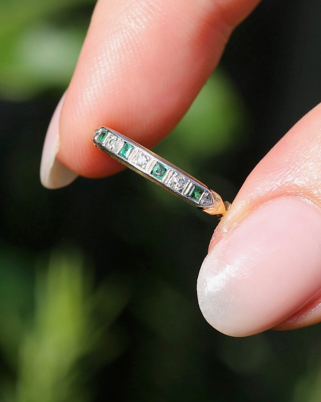 Circa 1930s Natural Emerald & Single Cut Diamond 18ct & Platinum 7 Stone Stacker, size O or 7.25, 2.05g