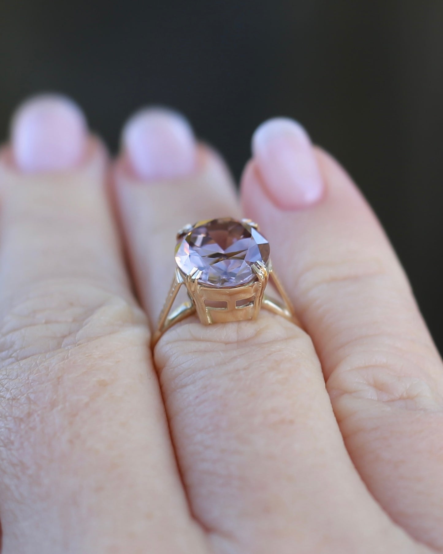 ON HOLD 7.9ct Mauve Damask Rose Oval Natural Zircon in Vintage 9ct Double Claw Ring, 9ct Yellow Gold, size M or 6.25, 3.59g