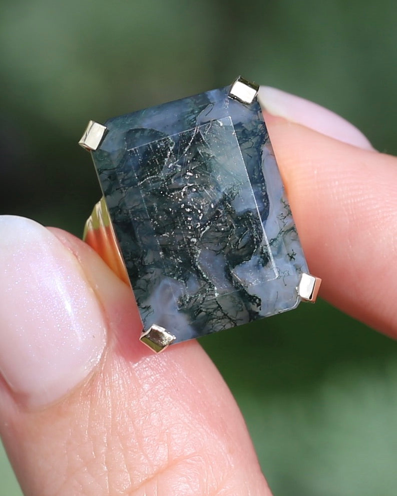 1963 London Made 14.5ct Moss Agate Cocktail Ring, 9ct Yellow Gold, size M or 6.25, 6.75g