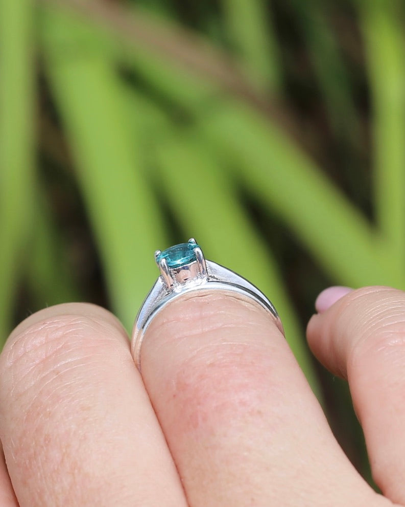 Natural Apatite Ring, Sterling Silver, size N or 6.75 (fits more like L1/2 - M or 6 due to width), 4.65g