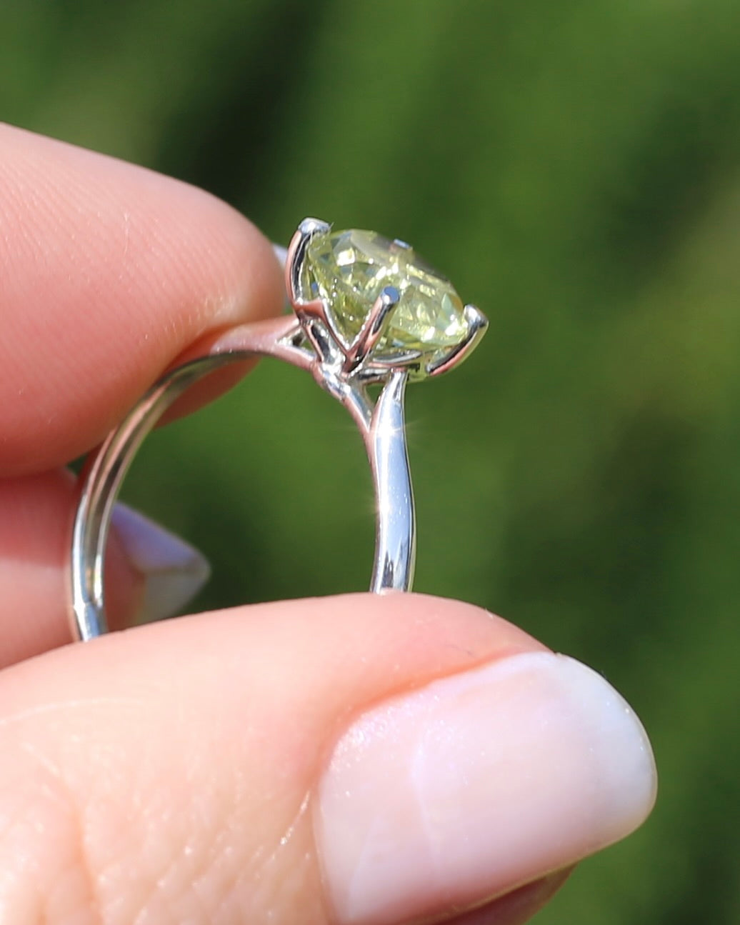 1.8ct Lemon Quartz Solitaire, Sterling Silver, size Q or just over 8, 1.91g