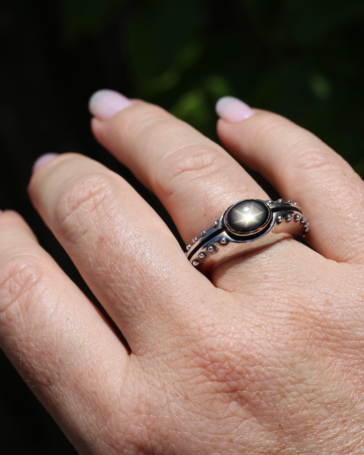 Amazing Chunky Silver and Gold Mized Metal Natural Star Sapphire Ring, size Q or 8 (fits more like a P1/2), 16.13g
