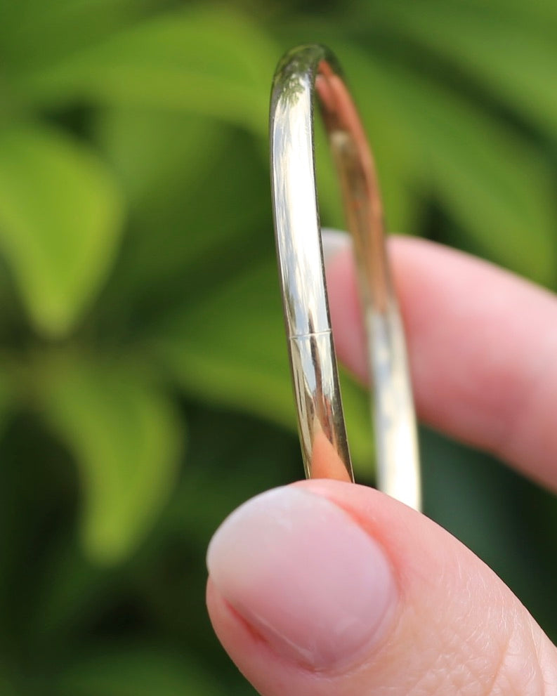 Oval 9ct Coil Bangle, 9ct Yellow Gold, 4.88g