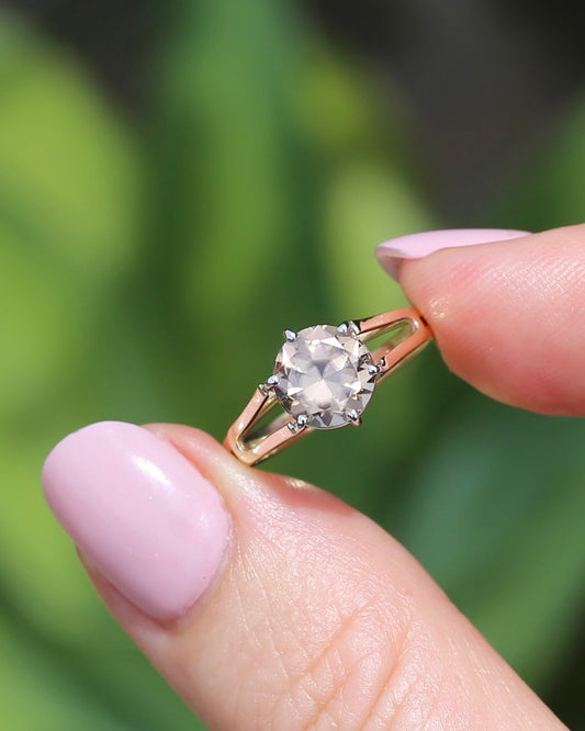 2.43ct Natural Australian Zircon in  Vintage Mxed Metal 9ct White and Yellow Gold, size N or 6.75, 2.63g