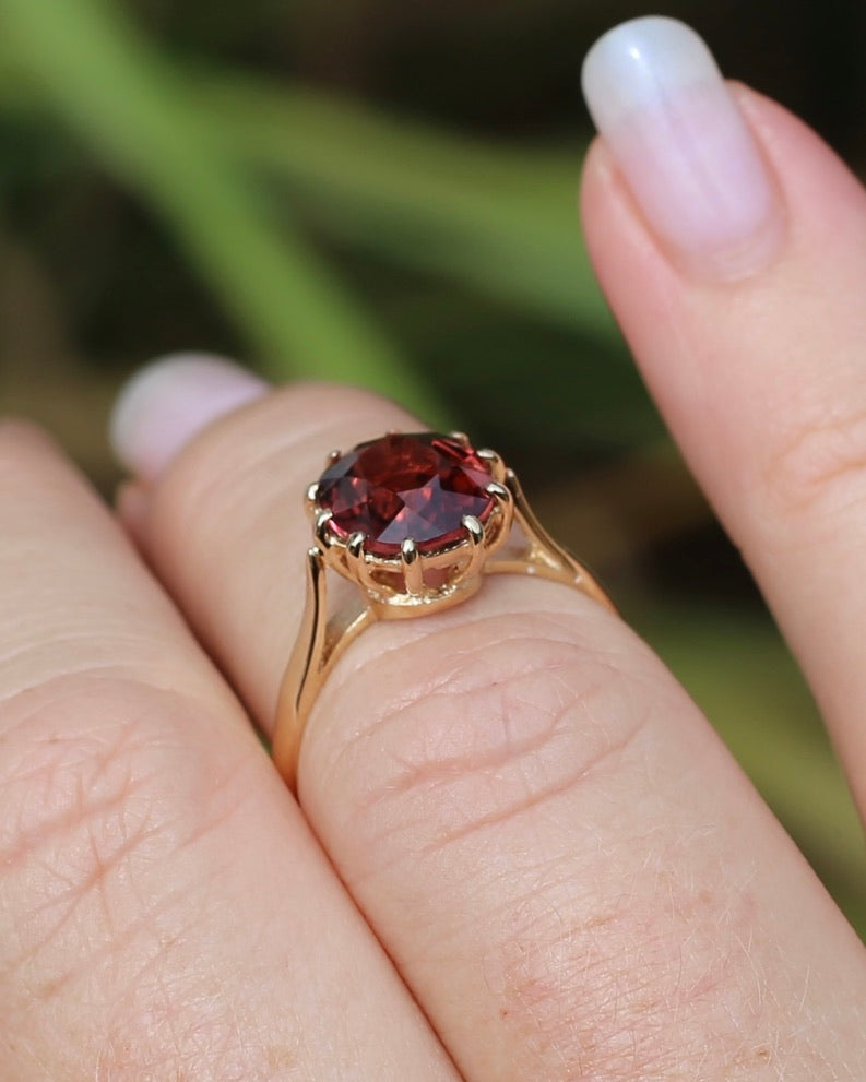 4ct Natural Red Zircon in Vintage Birmingham Made 1973 Multi Claw Ring, 9ct Yellow Gold, size M1/2 or 6.5, 2.61g