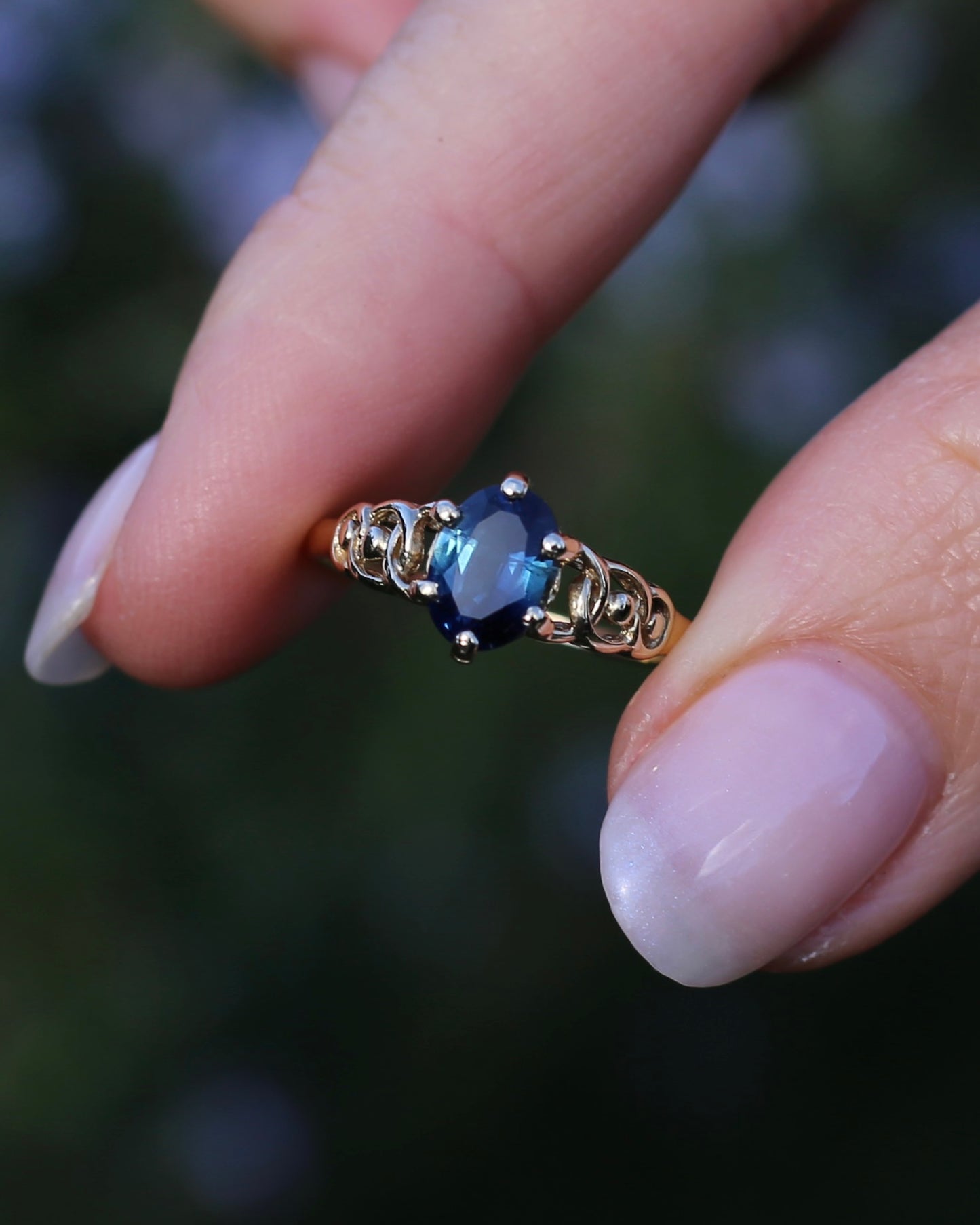 1.5ct Natural Australian Sapphire in 6 Claw Set Ring with Rope Detail Shoulders, 9ct Yellow Gold, size 8 or Q, 1.79g