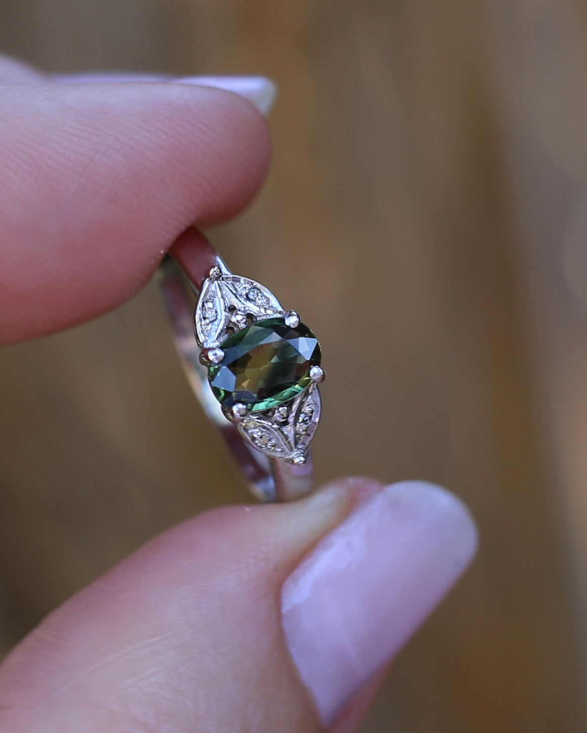 0.8ct Parti Sapphire and Single Cut Diamond Ring, 9ct White Gold, size N or just over 6.5, 2.00g