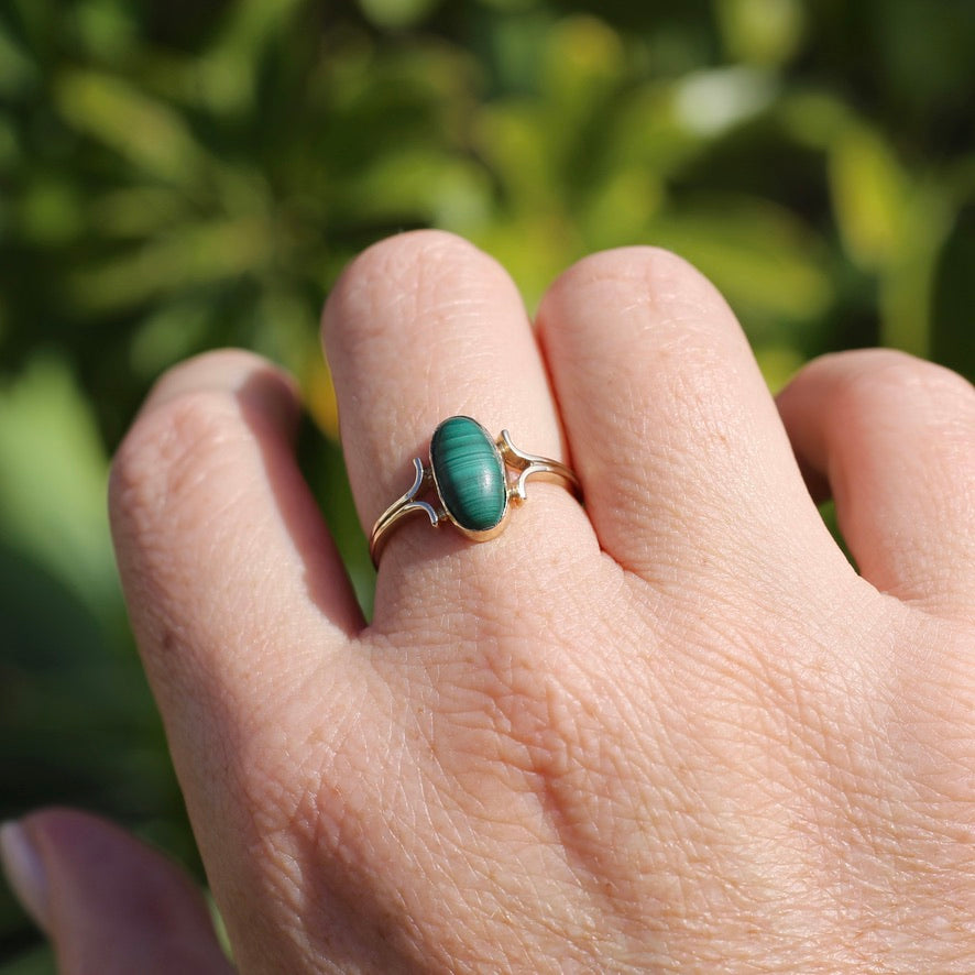 Oval malachite Ring, 9ct YG, size 8 or Q