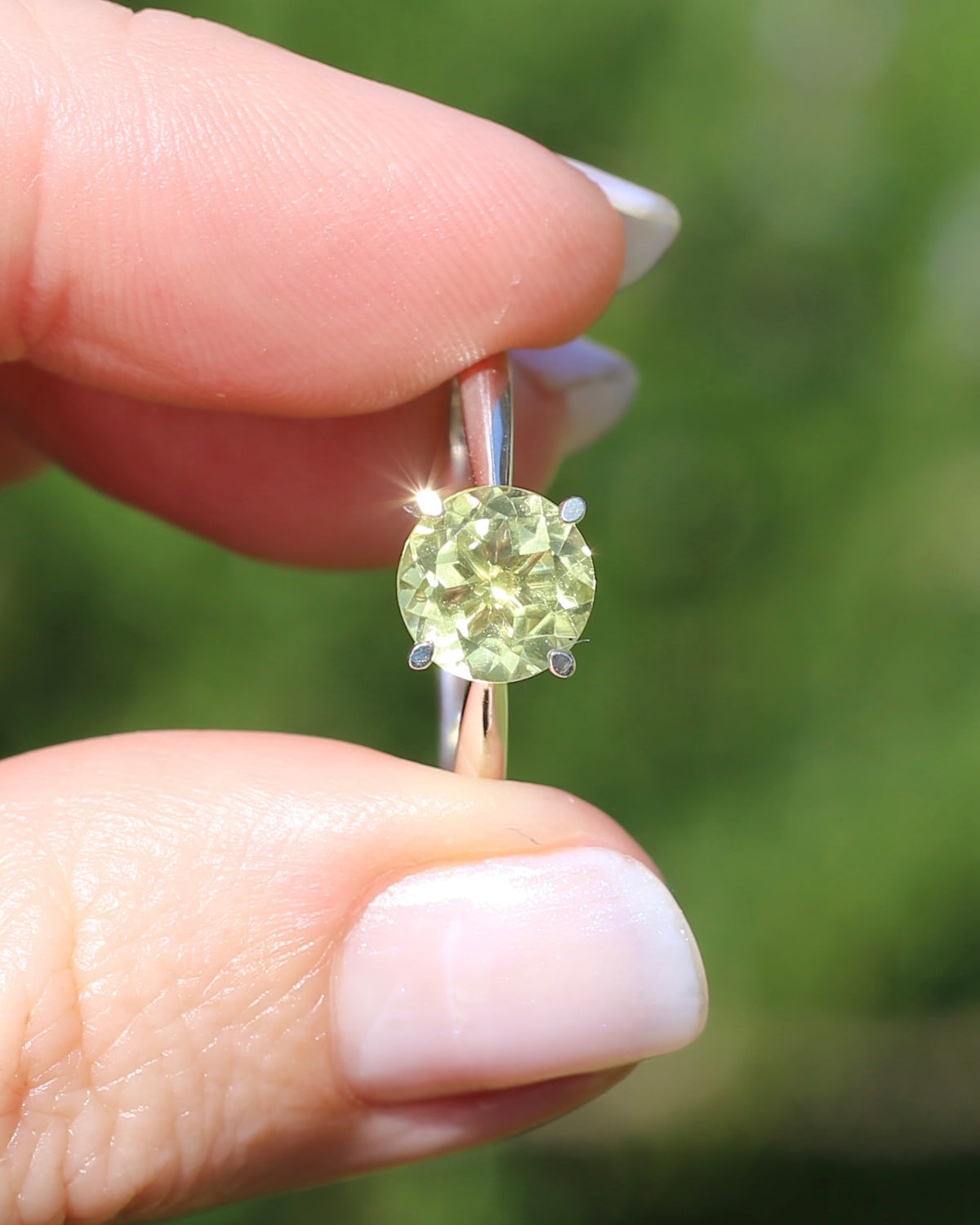 1.8ct Lemon Quartz Solitaire, Sterling Silver, size Q or just over 8, 1.91g