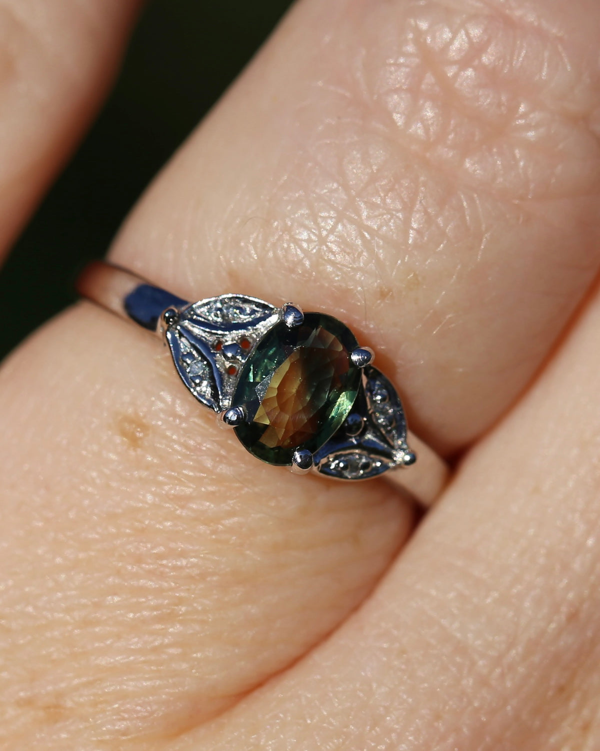 0.8ct Parti Sapphire and Single Cut Diamond Ring, 9ct White Gold, size N or just over 6.5, 2.00g