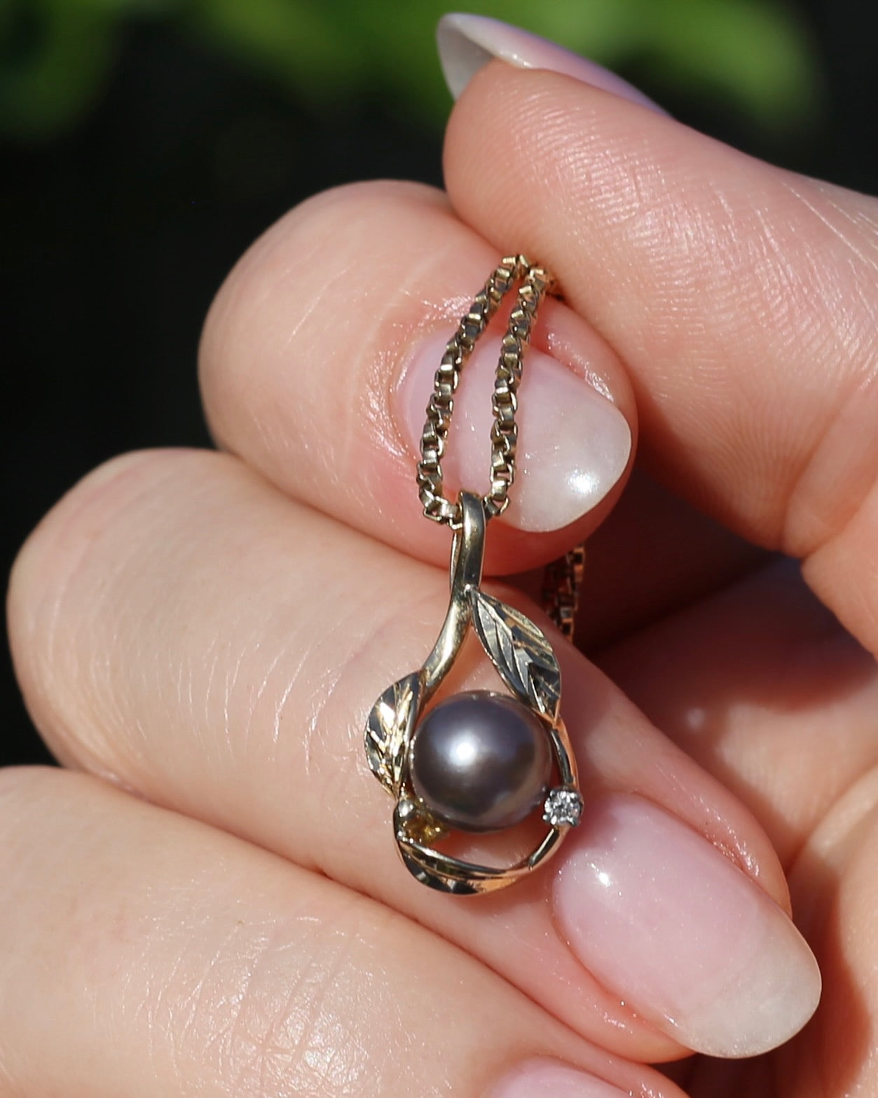 Grey Pearl, Diamond and Three Leaf Pendant, 14ct Yellow Gold, 1.61g