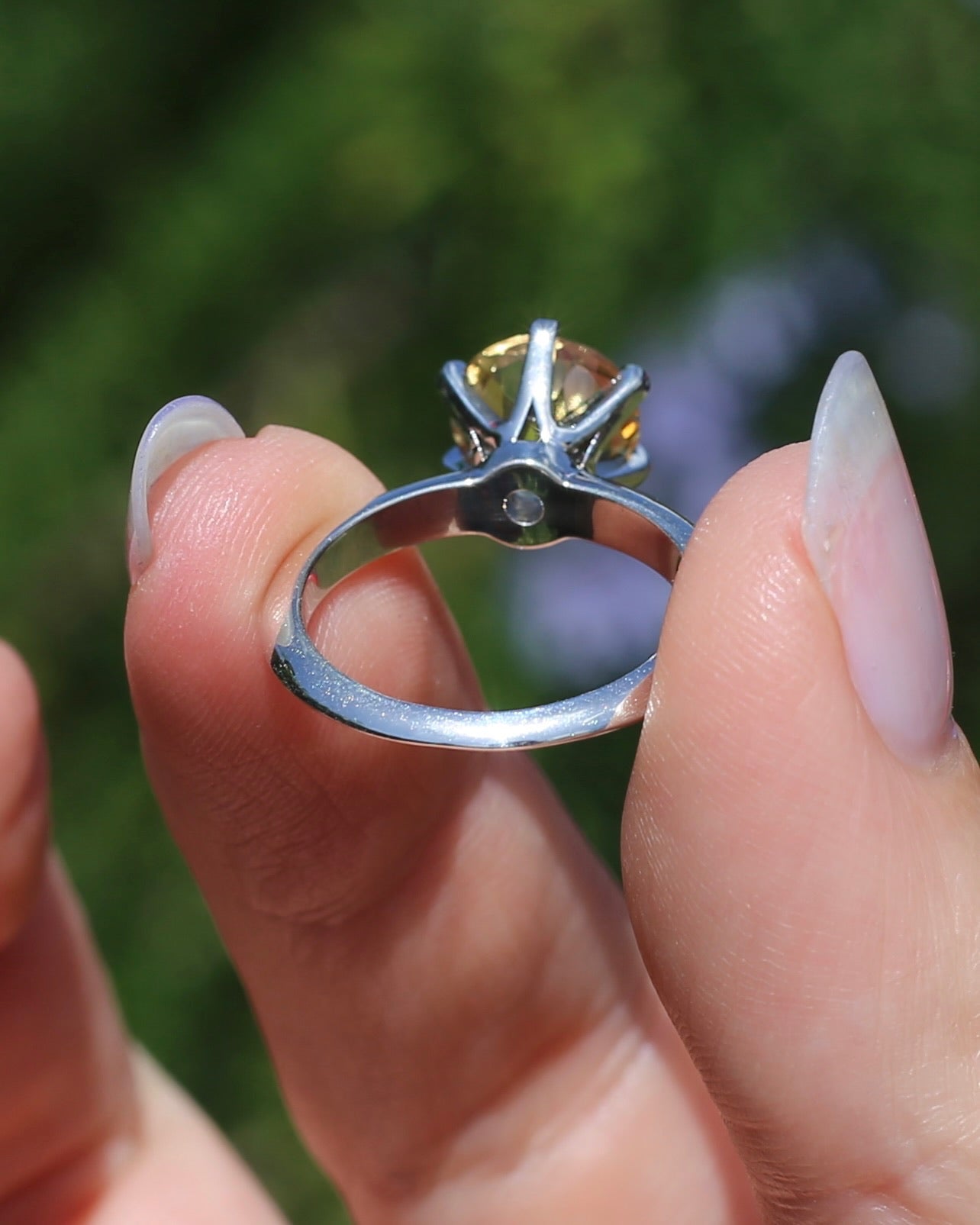 9mm 2.25ct Natural Yellow Beryl, 6 Claw Set, 9ct White Gold, size N1/2 or nearly 7, 3.75g