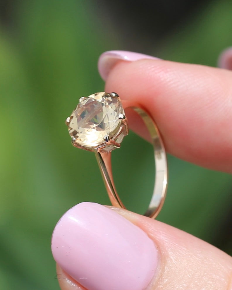 2.5ct Round Natural Heliodor (Yellow Beryl), 6 Claw Set, 9ct Yellow Gold, size N1/2 or 7, 2.0g