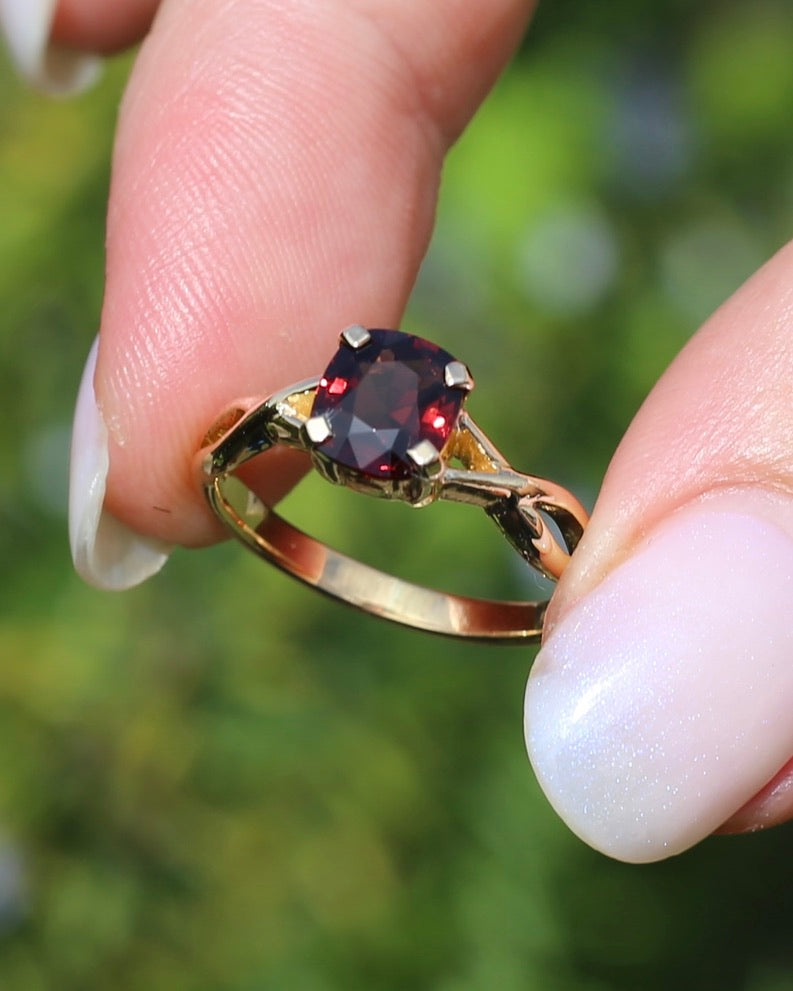 1.35ct Cushion Cut Deep Red Natural Spinel, 18ct Yellow Gold, size M1/2 or just under 6.5, 3.75g