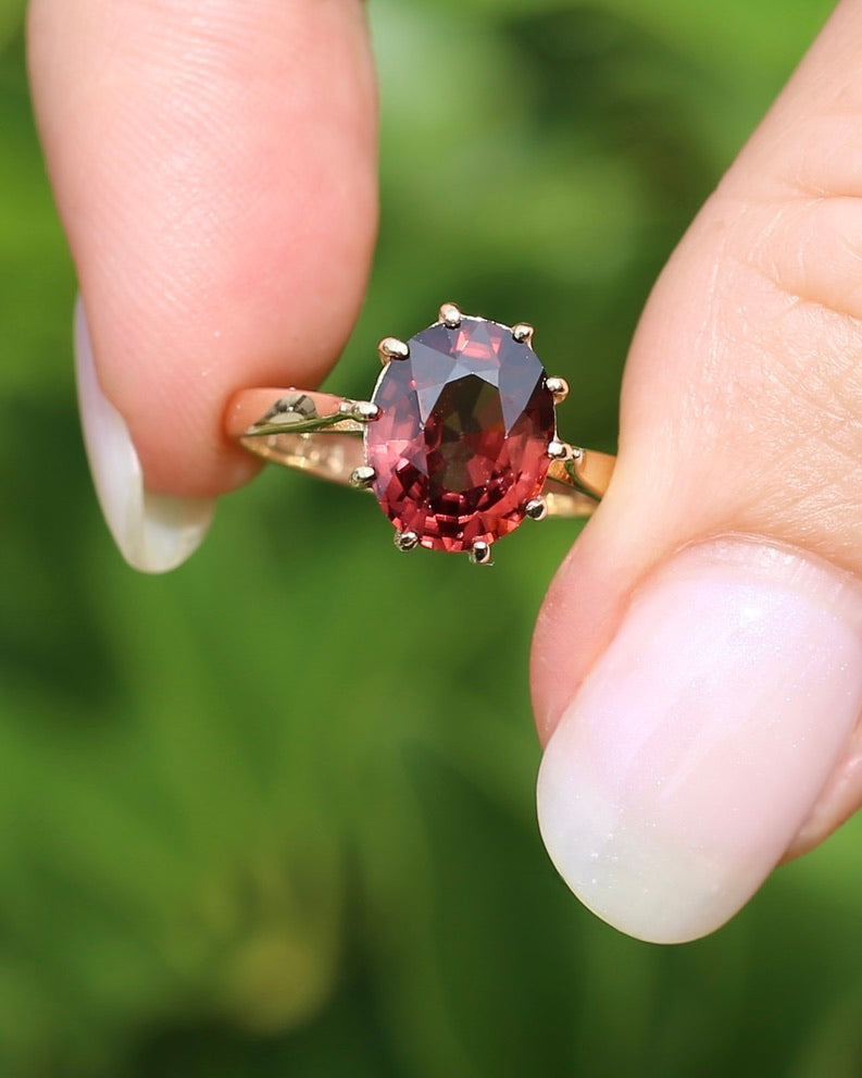 4ct Natural Red Zircon in Vintage Birmingham Made 1973 Multi Claw Ring, 9ct Yellow Gold, size M1/2 or 6.5, 2.61g