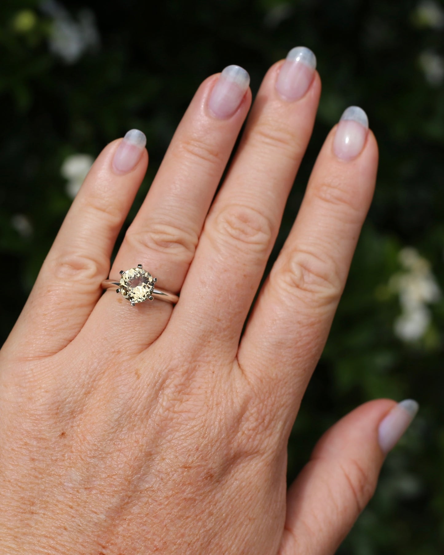 9mm 2.25ct Natural Yellow Beryl, 6 Claw Set, 9ct White Gold, size N1/2 or nearly 7, 3.75g