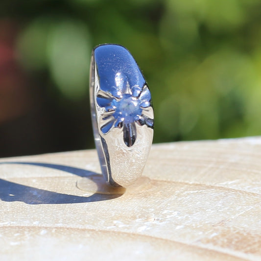 Vintage Cornflower Blue Sapphire Belcher Ring, 18ct White Gold, size R1/2 or nearly 9