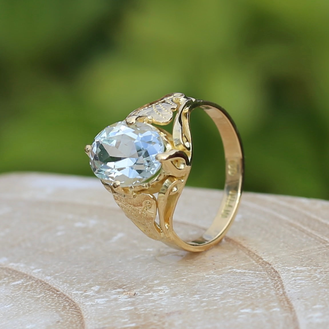 3.26ct Oval Natural Aquamarine in Hand Crafted 18ct Yellow Gold Ring, size P or 7.5, with Valuation