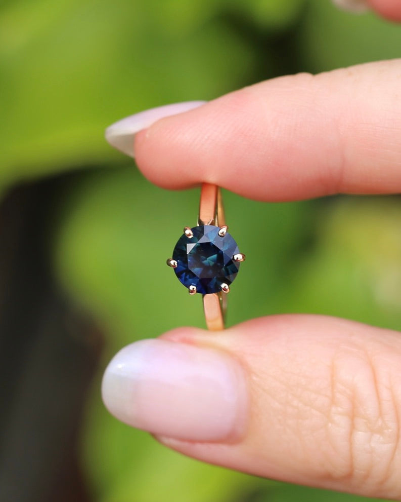 Vintage 2.44ct Blue Parti Ring, 14ct Yellow Gold, size O or 7.25, 2.49g with valuation