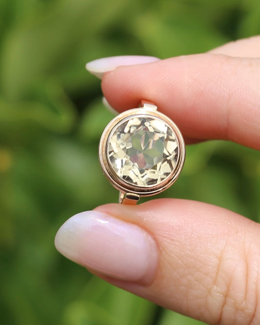 Vintage "333" 8ct Gold Bezel Set Quartz Cocktail Ring, 8ct slightly Rosey Gold, size O or 7.25, 4.4g