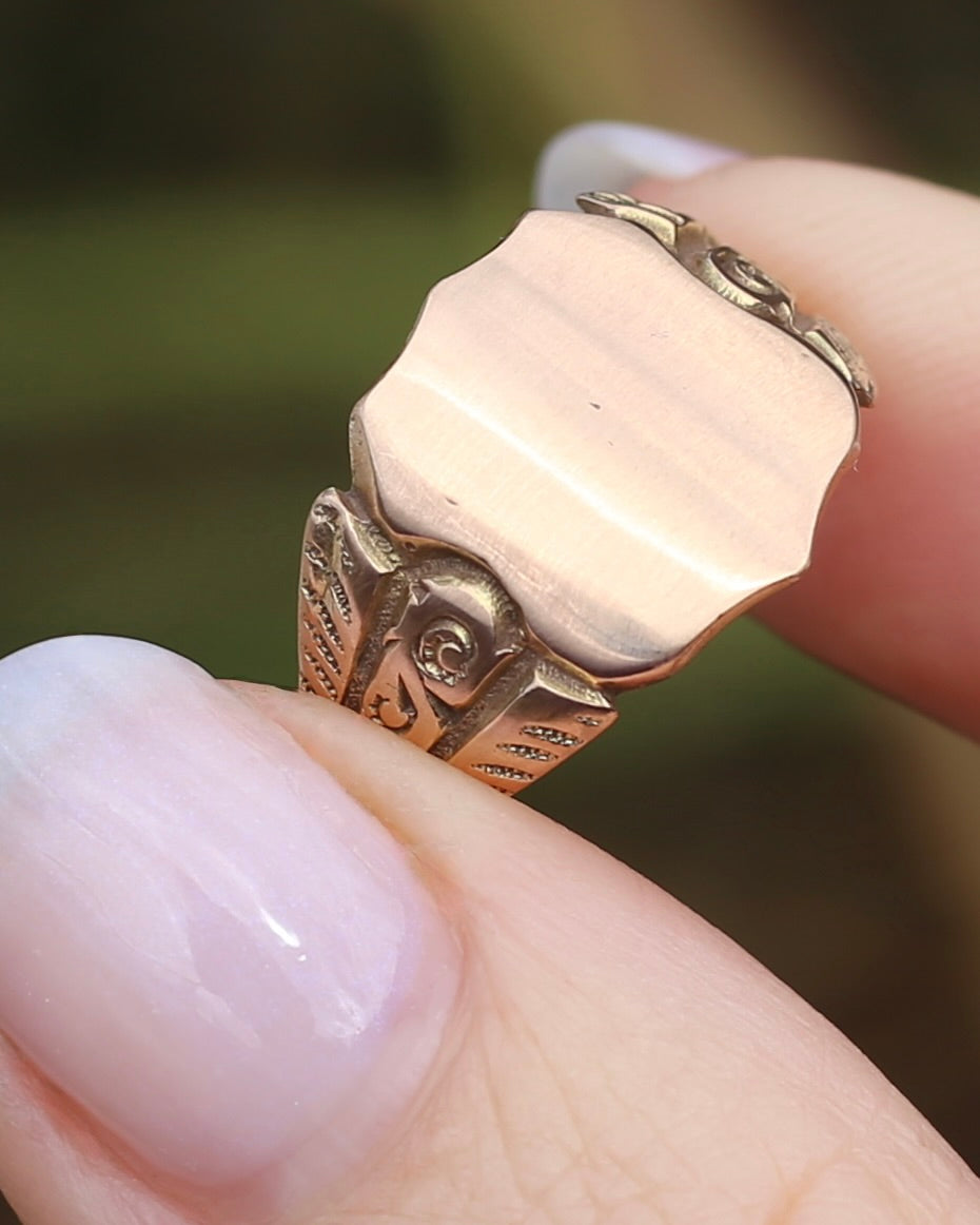 Antique 1918 Signet Ring with Carved Shoudlers, 9ct Old Rose Gold, size Q or 8 - fits more like O1/2 - P or 7.5 based on width, 4.29g