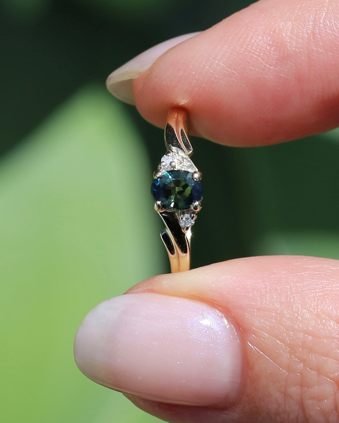 0.5ct Parti Sapphire with Diamond Side Stones, 9ct Yellow Gold, size O or 7.25, 1.48g