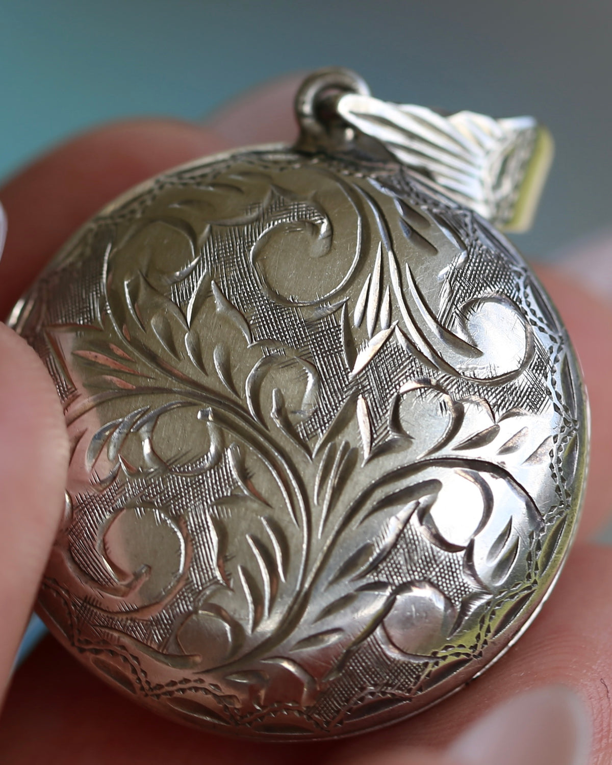 Vintage Hand Carved Round Locket, Thailand Sterling Silver, 11.59g, 33.4 x 30mm