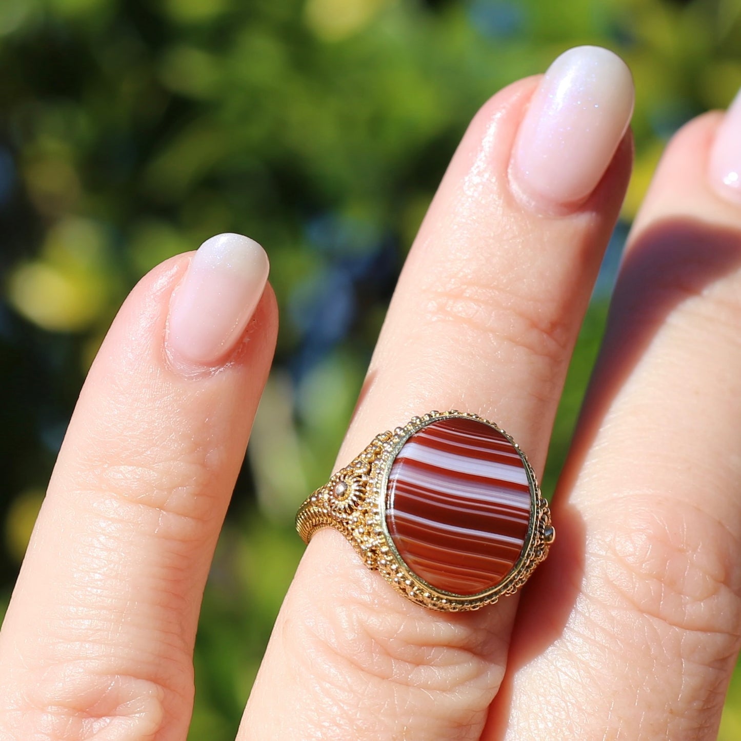 Mid Century Banded Agate in the Elaborate Scroll Detailed Floral Ring, 14ct Yellow Gold, size K1/2 or just under 5.5