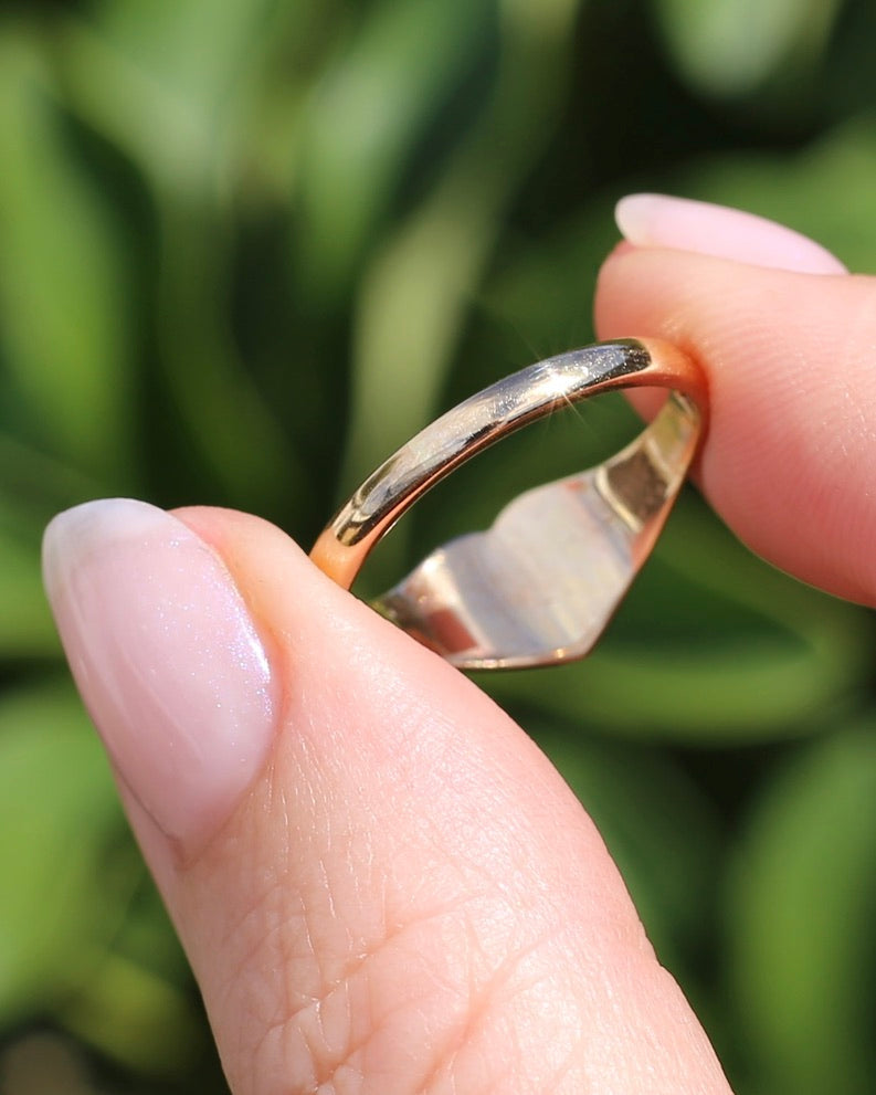 1973 Made Birmingham Heart Shaped Signet Ring, 9ct Yellow Gold, size R or 8.75, 2.91g