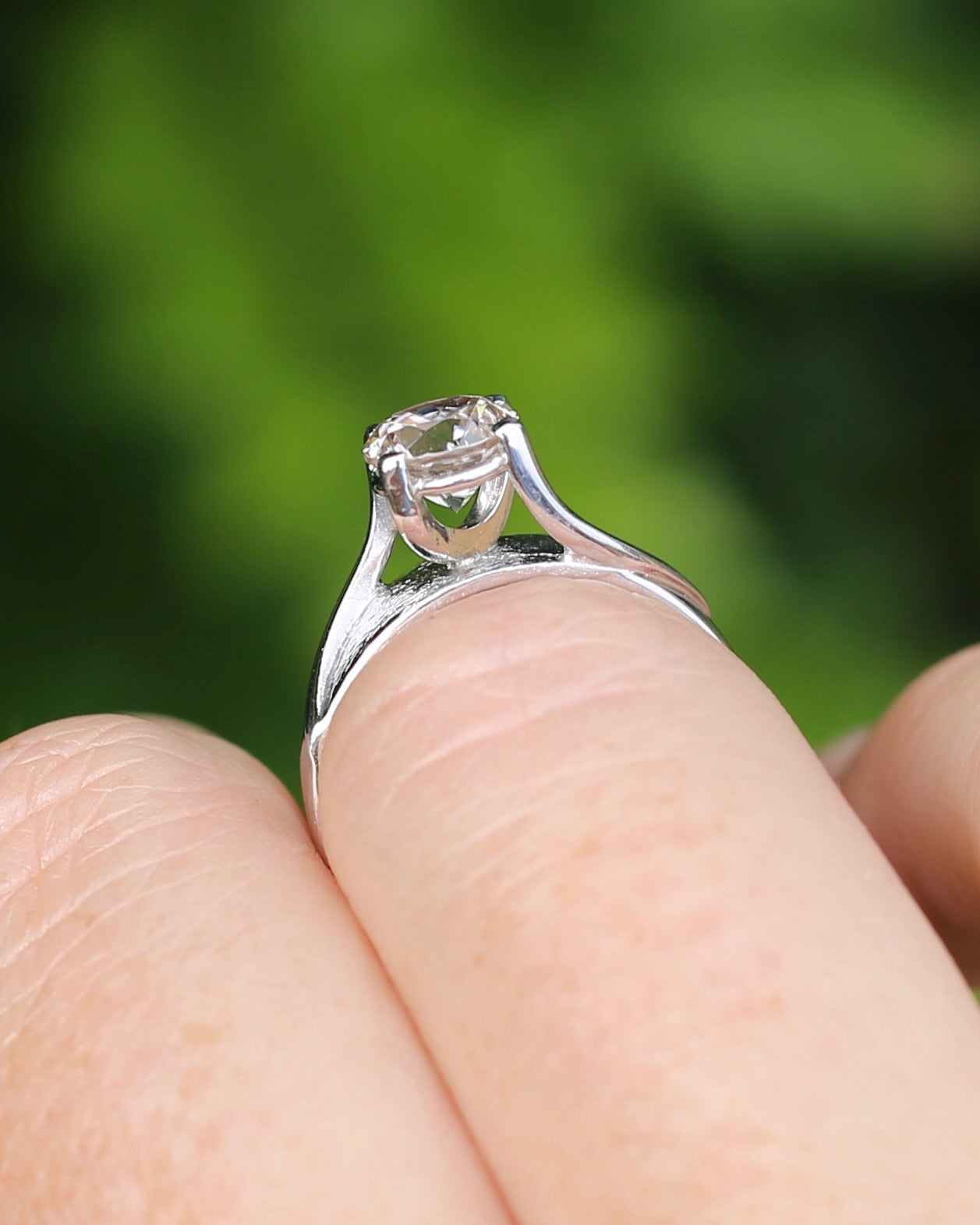 Circa 1970s 1.57ct White Pink Australian Zircon Ring, 9ct White Gold, size N or 6.75, 3.44g