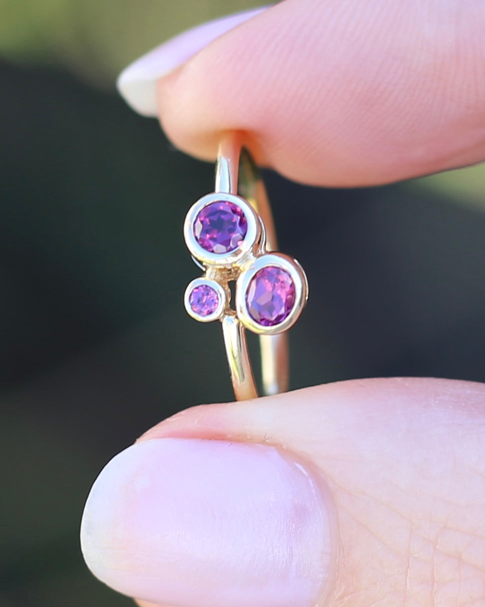 Rhodolite Garnet Three Stone Modern Bezel Set Bubble Trilogy, 9ct Yellow Gold, size O or 7.25, 1.75g