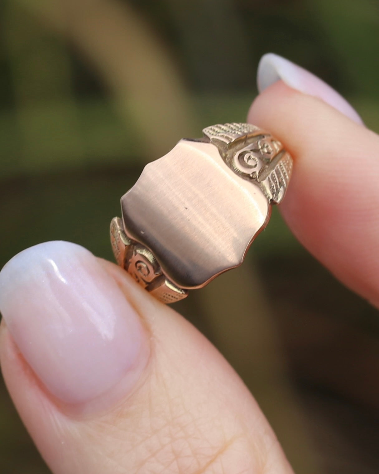 Antique 1918 Signet Ring with Carved Shoudlers, 9ct Old Rose Gold, size Q or 8 - fits more like O1/2 - P or 7.5 based on width, 4.29g