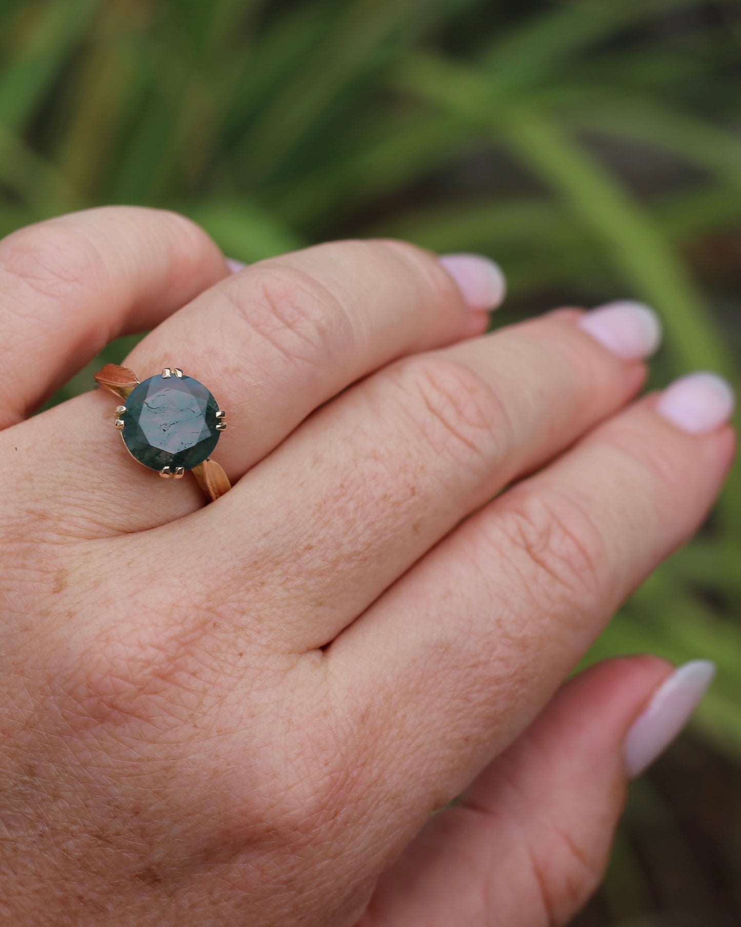 3ct Round Moss Agate Double Claw Set Ring, 9ct Yellow Gold, size N or 6.75, 4.11g