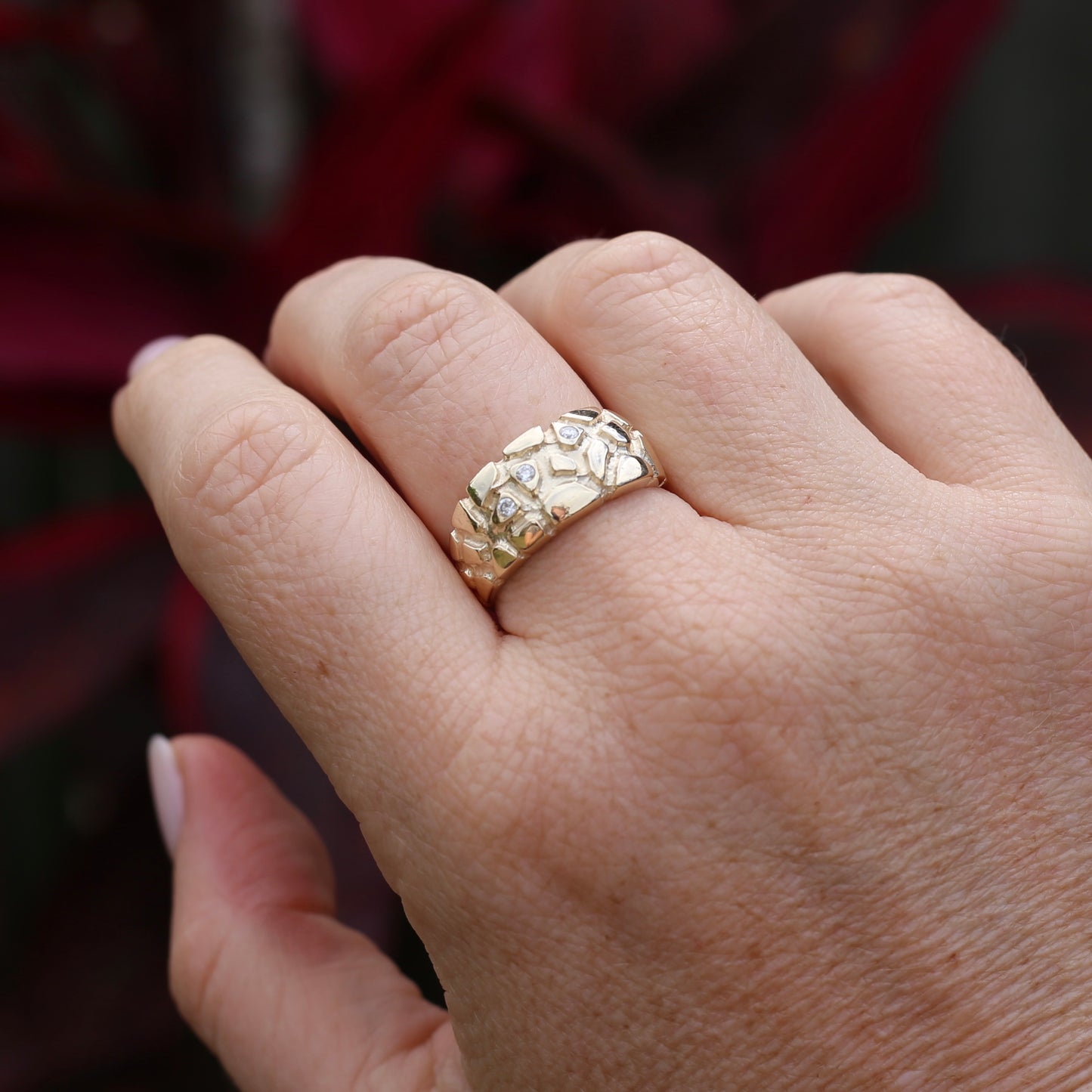 Mid Century Inspired Cobblestone and Diamond Ring, 9ct yellow gold, size R or just bigger than 8.5