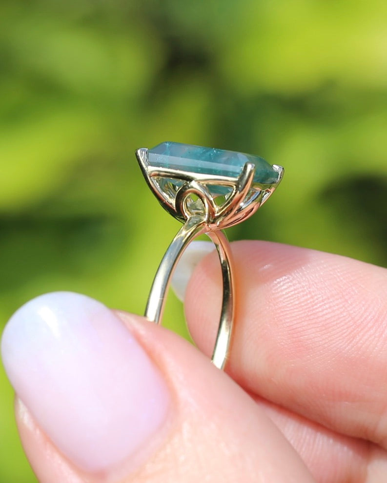 3.7ct Emerald Cut Moss Agate Ring, 9ct Yellow Gold, size Q1/2 or 8.25, 3.0g