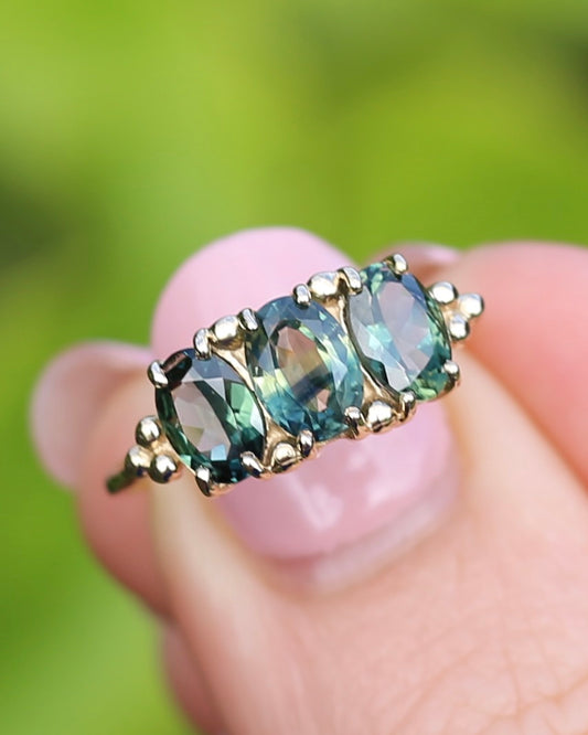 Vintage Circa 1970s Parti Sapphire Trilogy, 9ct Yellow Gold, size Q or 8.25, 2.31g, with valuation