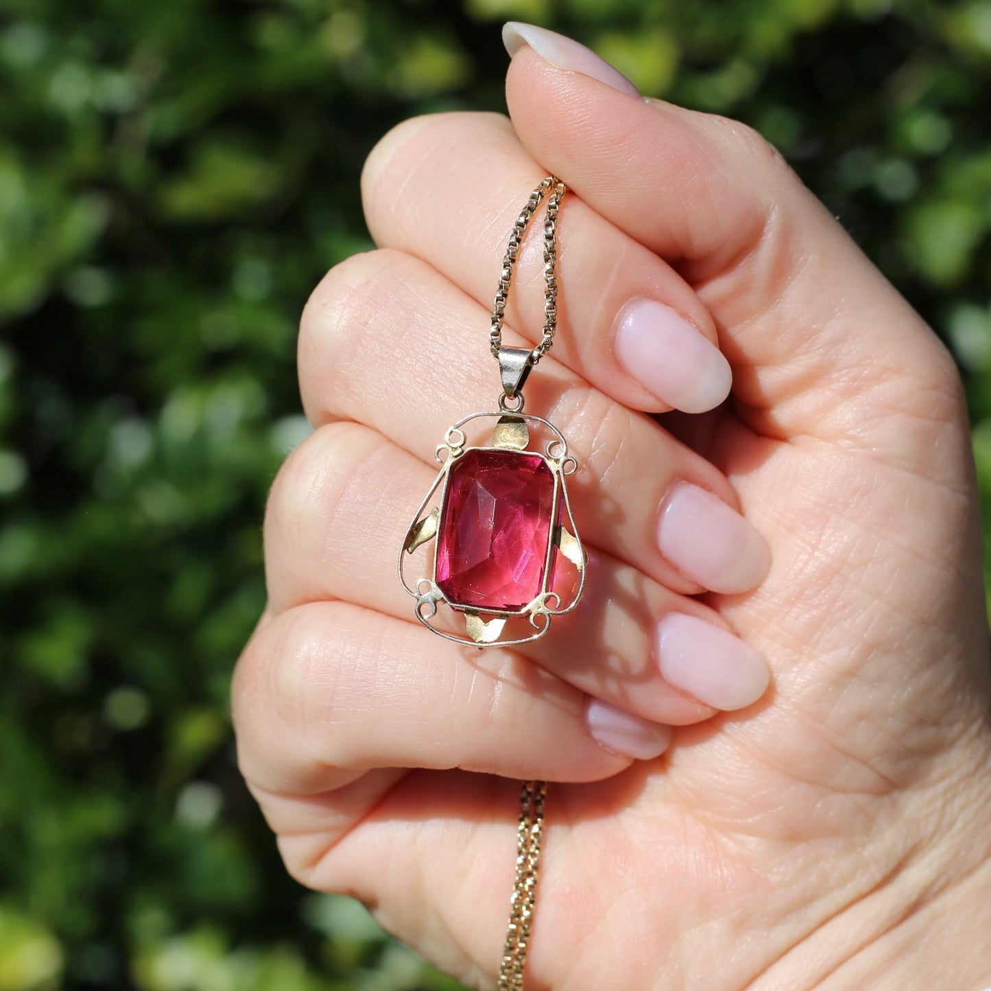 Circa 1930s-1950s Pink Paste Pendant in Decorative 9ct Gold Leaf Surround, 4.95g