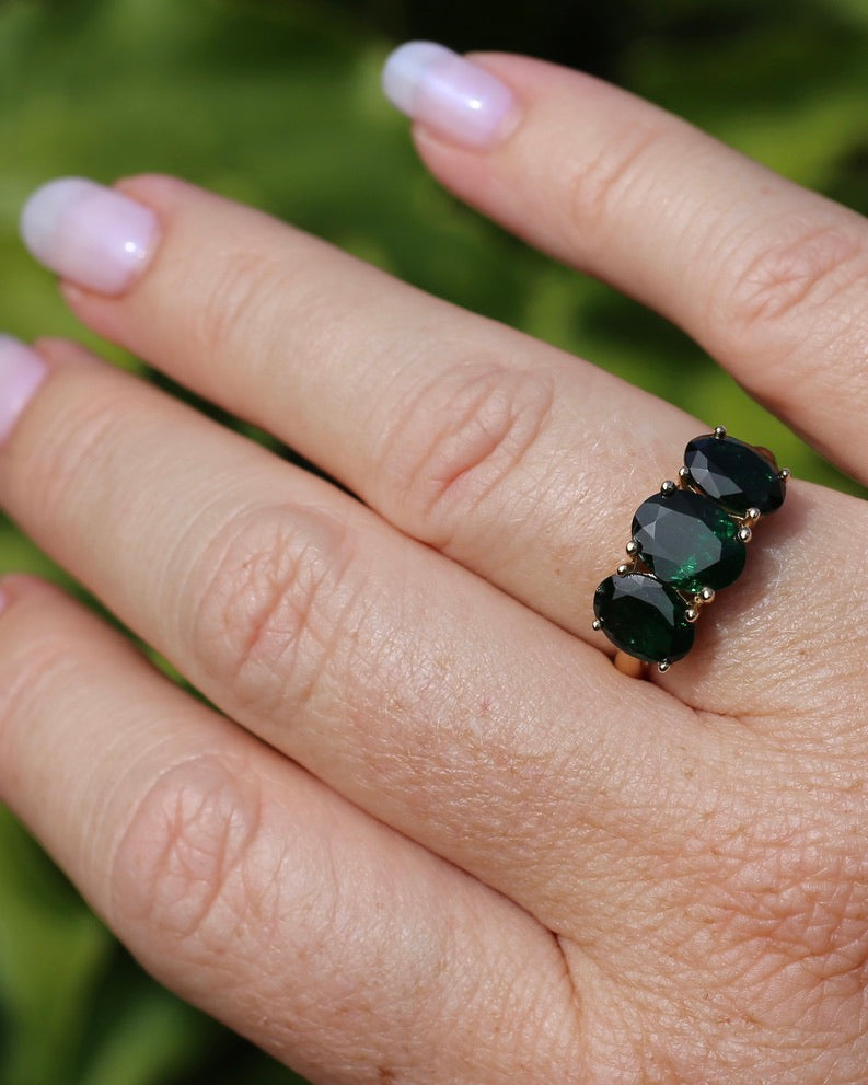 Glorious 5.18ct Tsavorite Green Garnet Trilogy Ring, 9ct Yellow Gold, size O1/2 or just over 7.25, 2.9g, with valuation