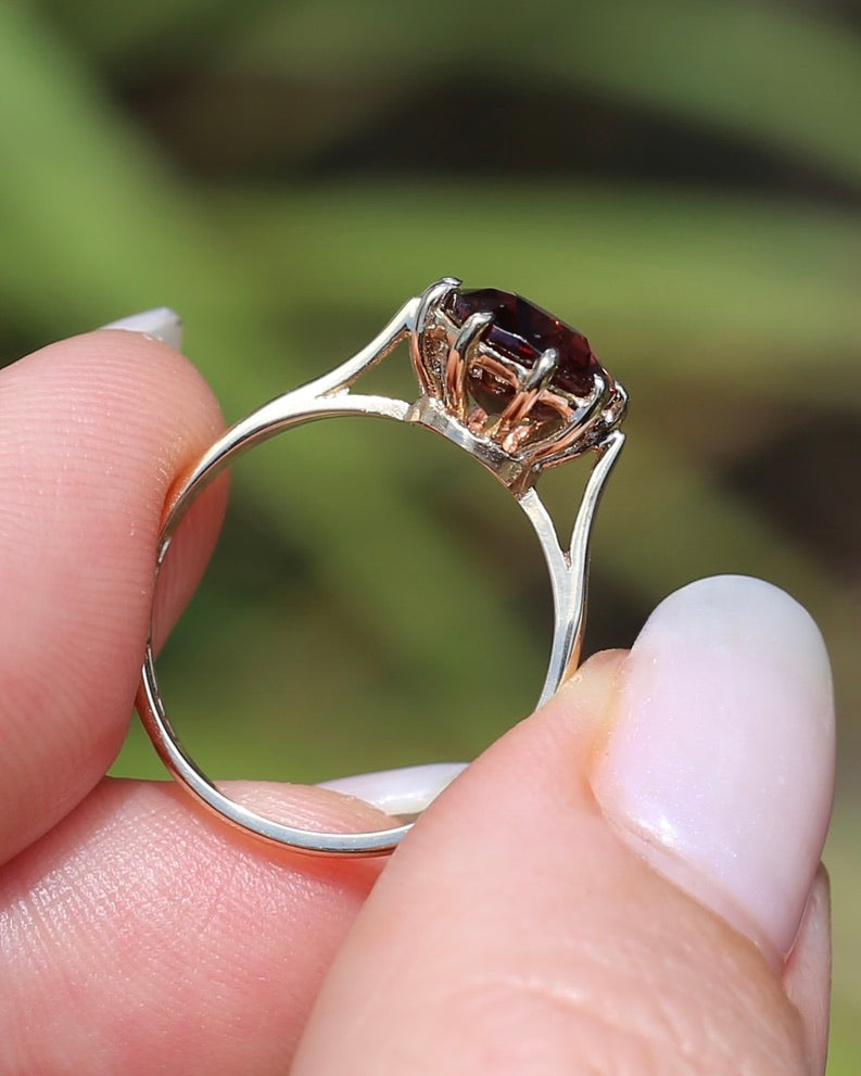 4ct Natural Red Zircon in Vintage Birmingham Made 1973 Multi Claw Ring, 9ct Yellow Gold, size M1/2 or 6.5, 2.61g