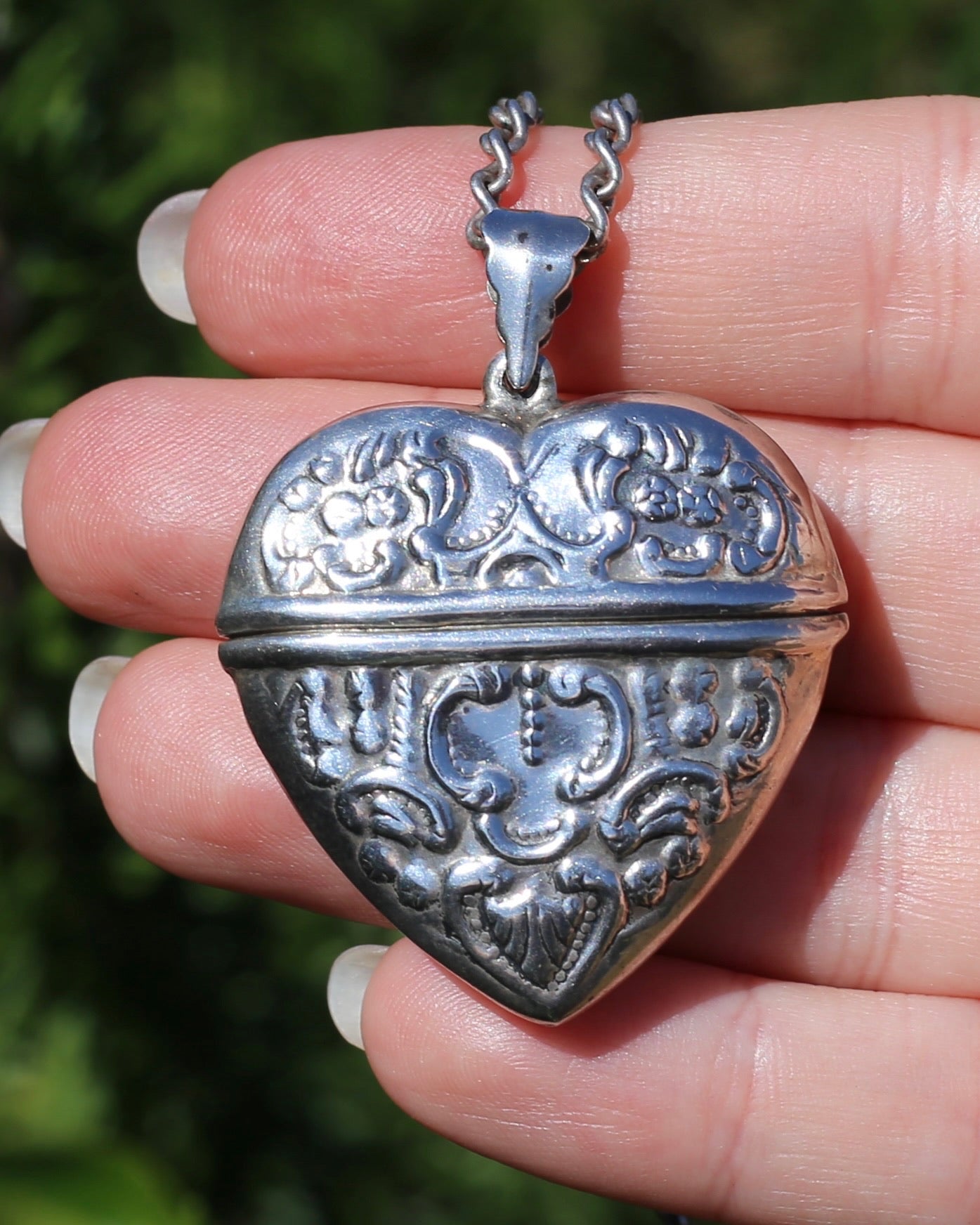 Vintage Heart Shaped Repousse Sterling Silver Vinaigrette Pendant, 12.0g