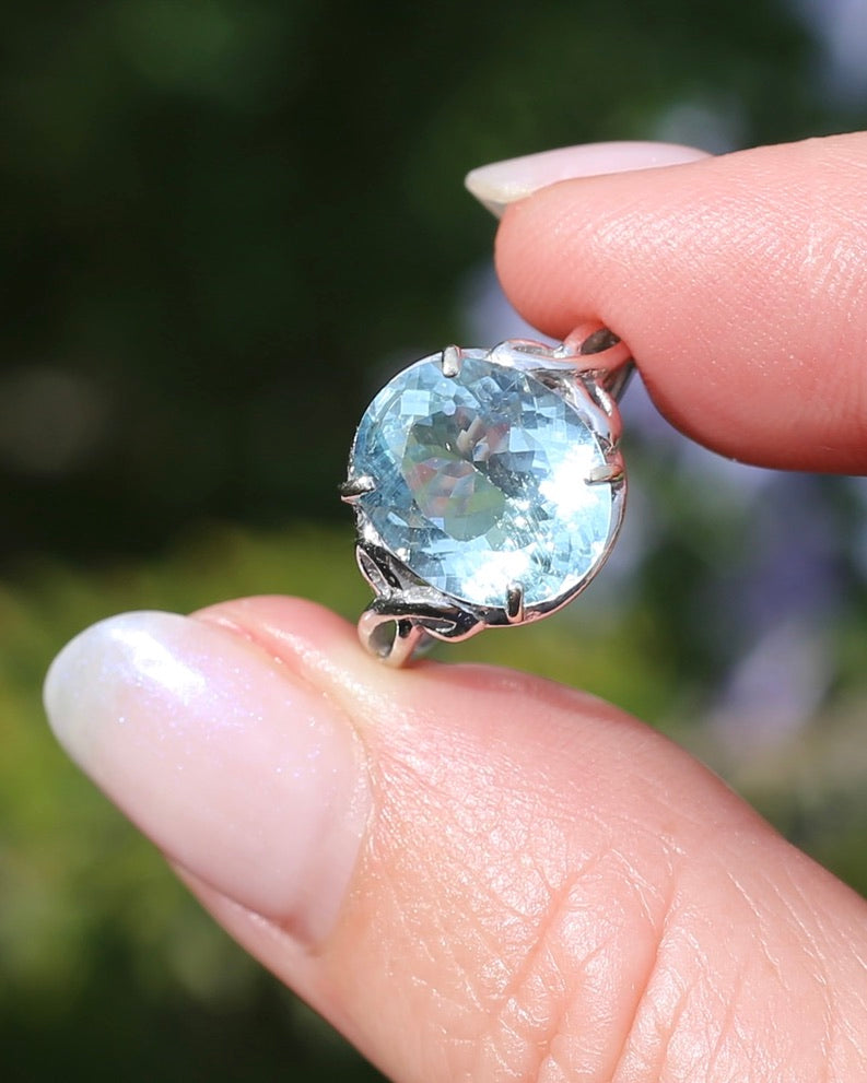 3.2ct Oval Natural Aquamarine in Celtic Inspired 18ct White Gold Ring, size L1/2 or 6, 3.11g
