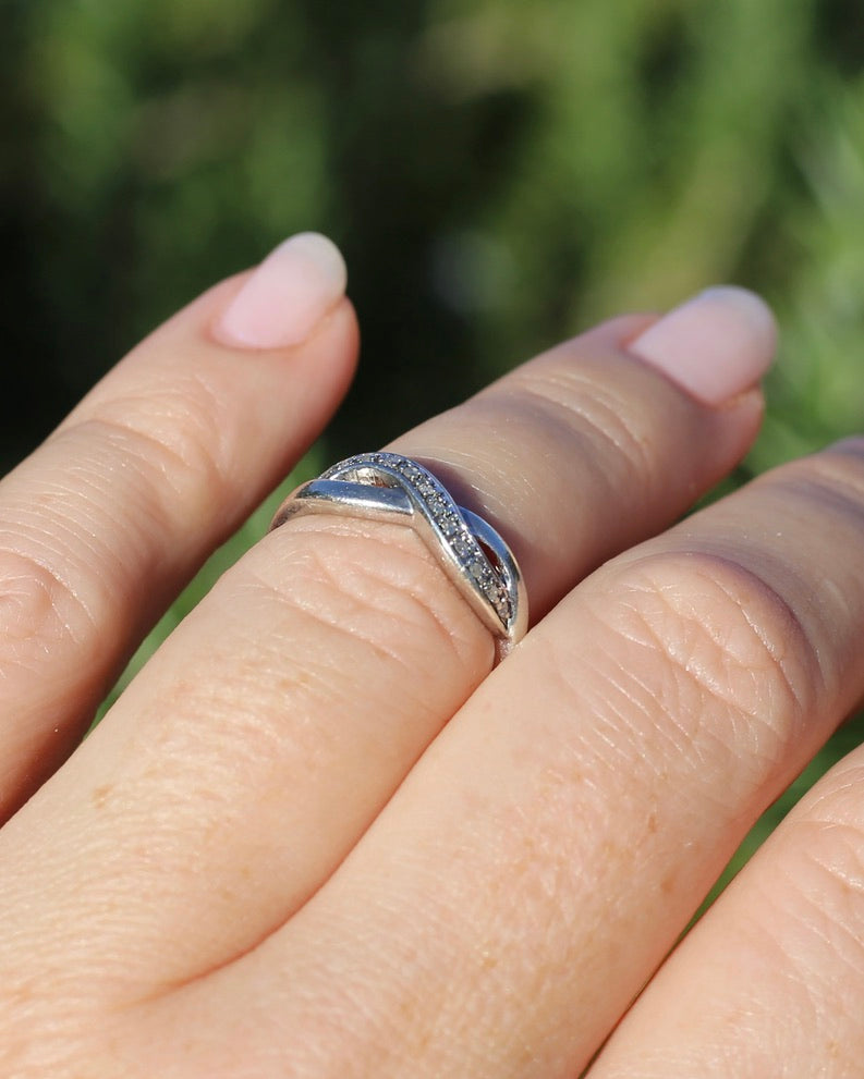 Natural Diamond Infinity Ring, Sterling Silver, size M or 6.25, 1.55g
