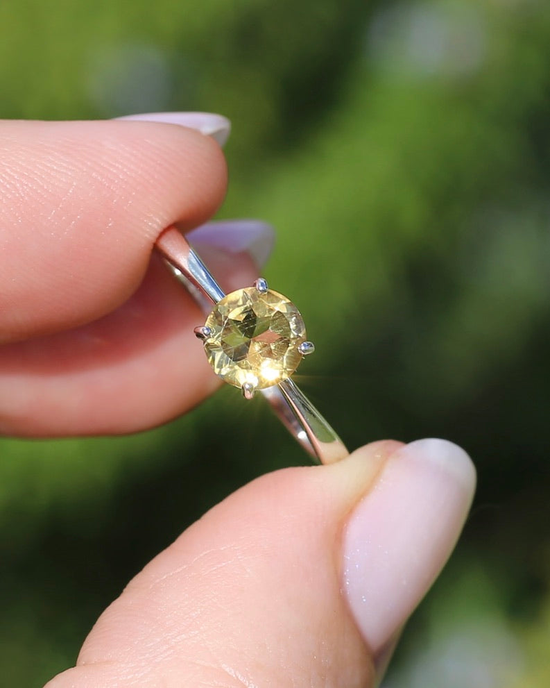 1.05ct Citrine Solitaire, Sterling Silver, size Q1/2 or just under 8.5, 2.0g