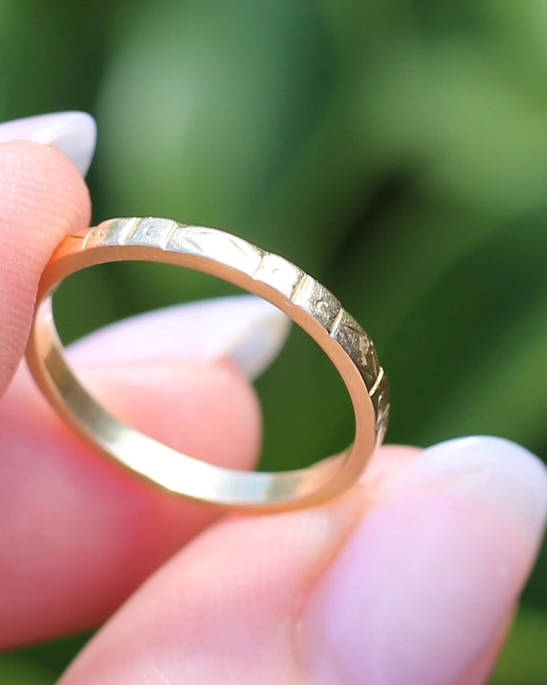 Early Australian "APEX" Patterned Wedder by Rodd and co., 18ct Yellow Gold, size O or 7.25, 2.3g