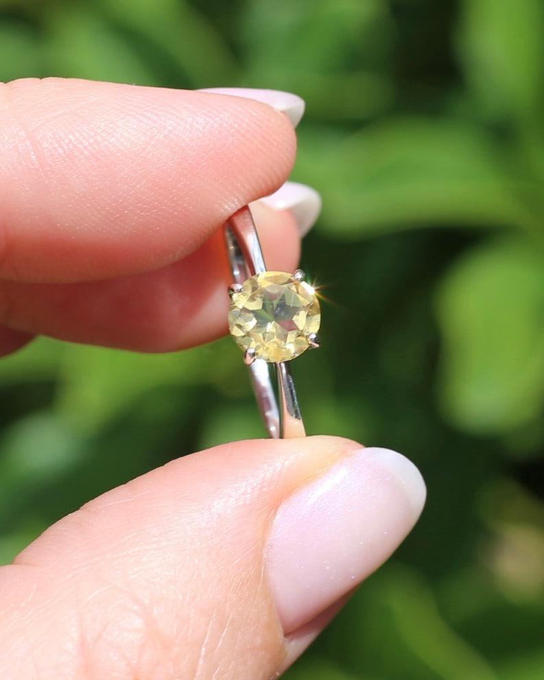 1.05ct Citrine Solitaire, Sterling Silver, size Q1/2 or just under 8.5, 2.0g