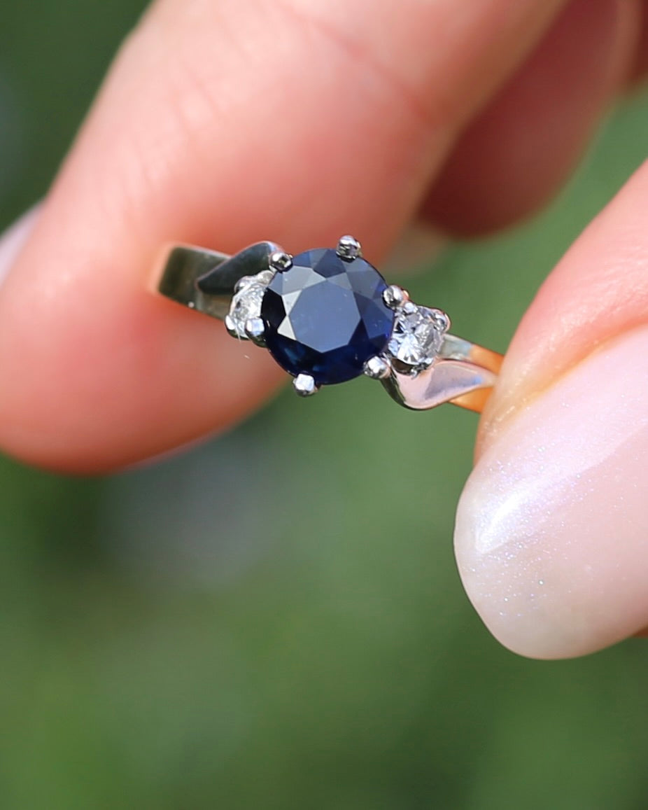 1ct Dark Blue Natural Sapphire with White Side Stones, 9ct Yellow and White Gold, size 9 or S, 2.23g