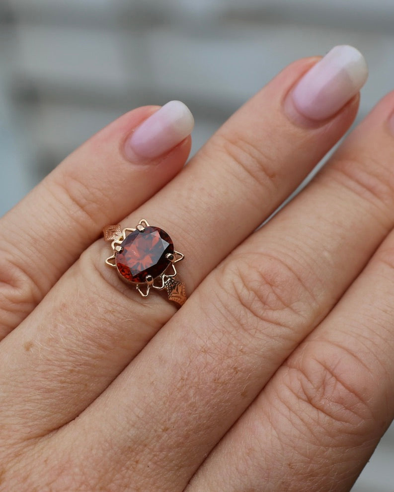 4ct Whisky Zircon in Vintage Old Rosey Gold Ring, 9ct Old Rosey Gold, size M or just over 6, 2.18g